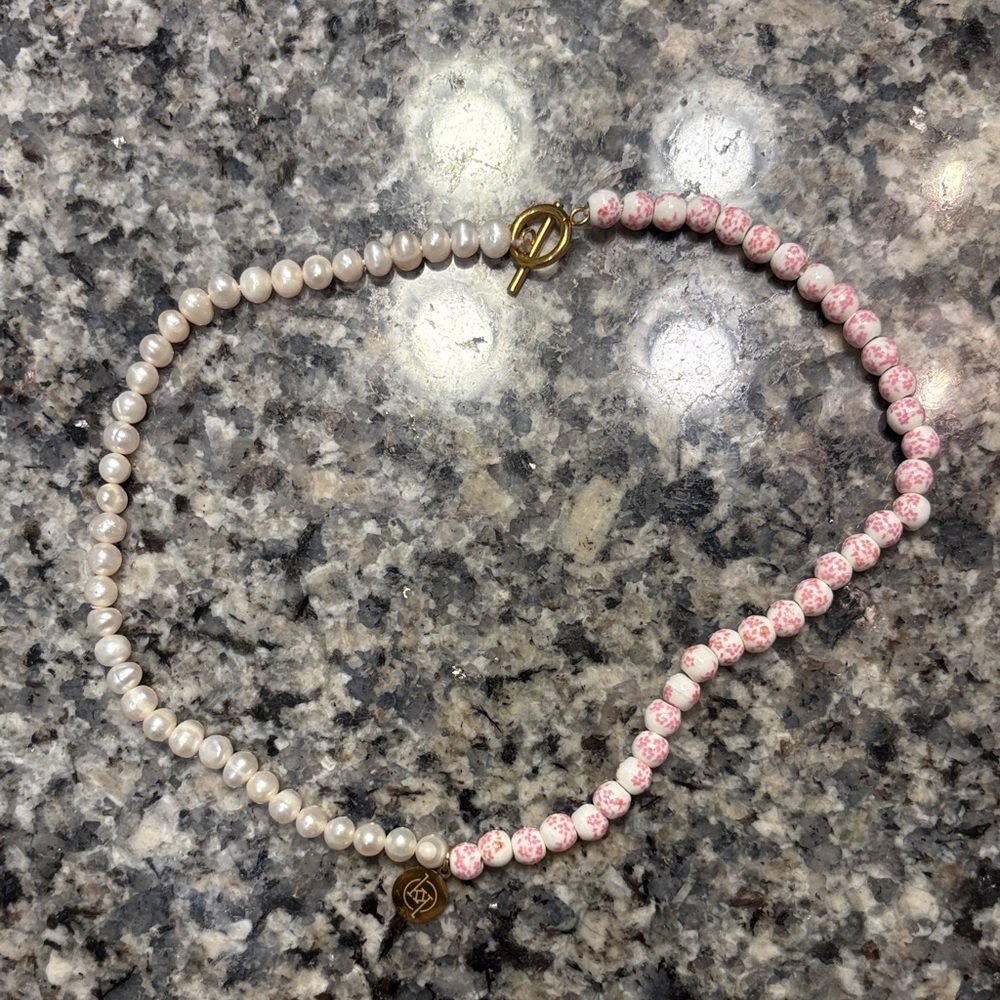 krystalize pink and pearl beaded necklace